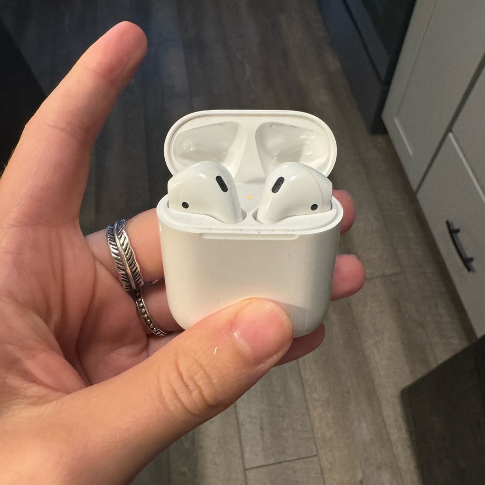 Like New Apple AirPods 2nd gen perfect condition!